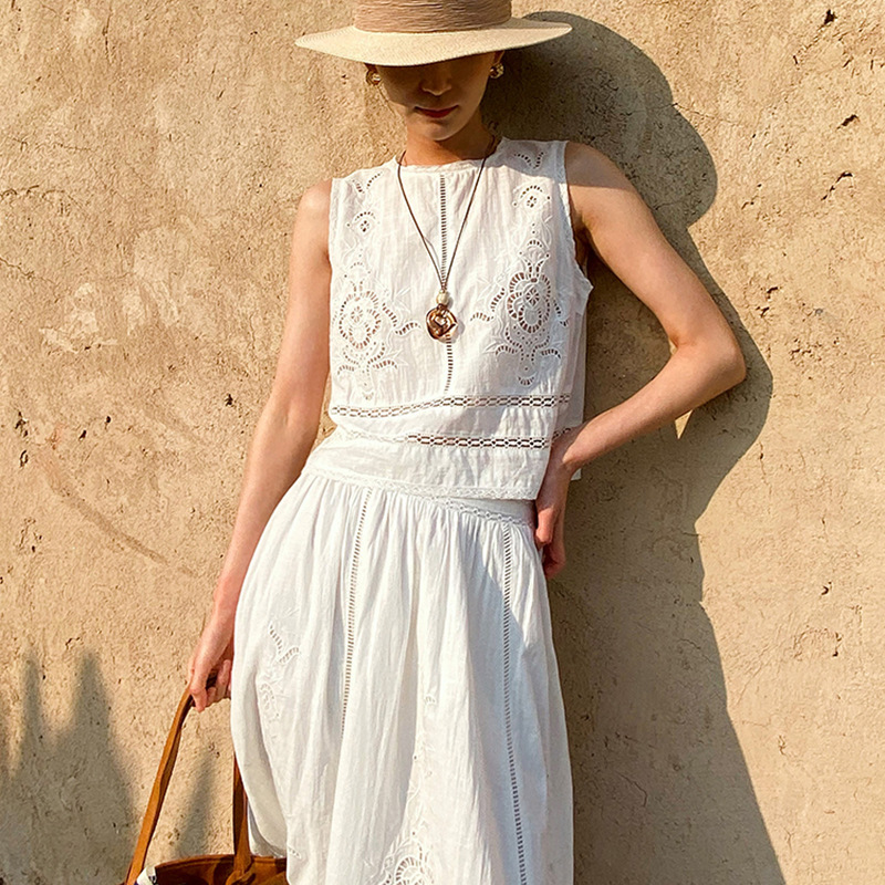Top Senza Maniche in Cotone Bi - Embroidery Class recensione e prezzo