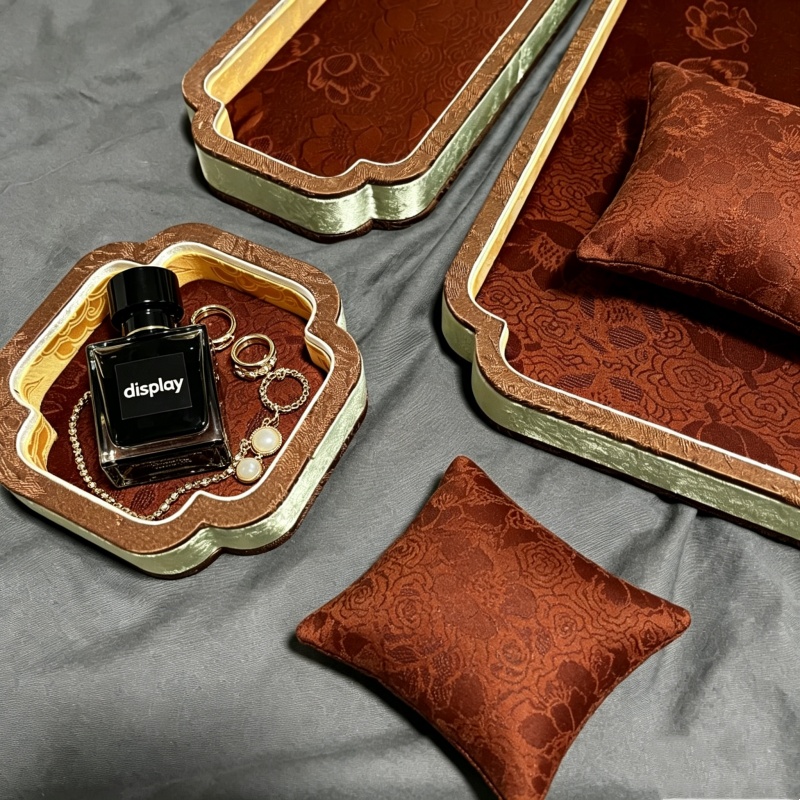 Vassoio Portagioie Ricamato St - Embroidery Bracelet recensione e prezzo