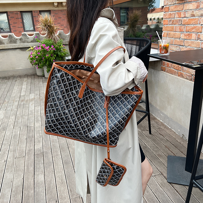 Borse Tote Versatili e alla Mo - Embroidery Class recensione e prezzo